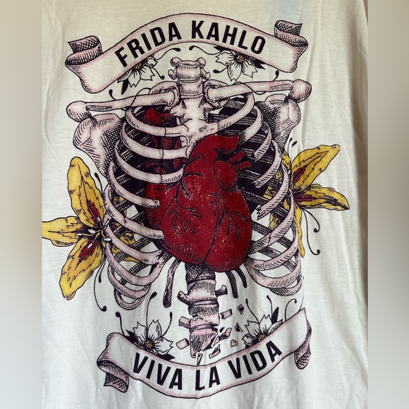 Frida Khalo graphic Tshirt with rib cage and heart - Picture 2 of 5